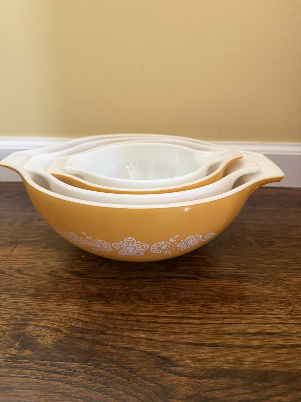 Pyrex Vintage Butterly Gold Cinderella Mixing Bowl Set Of 4